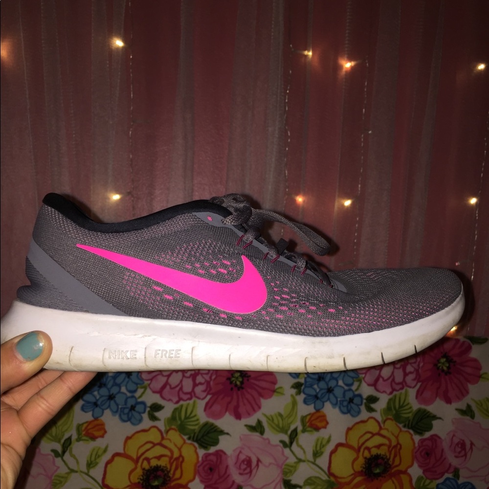 Nike free runs!! NEW